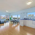 Bridge View 2 Bed Apt At Kirribilli